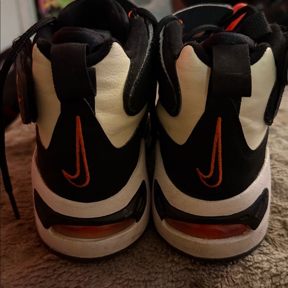 Nike Kids Black and Orange Sneakers - Picture 4 of 5